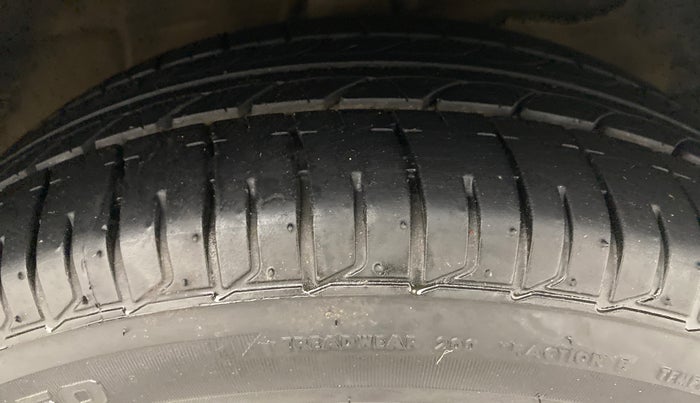 2021 Maruti Ertiga ZXI+ SHVS, Petrol, Manual, 77,429 km, Right Front Tyre Tread