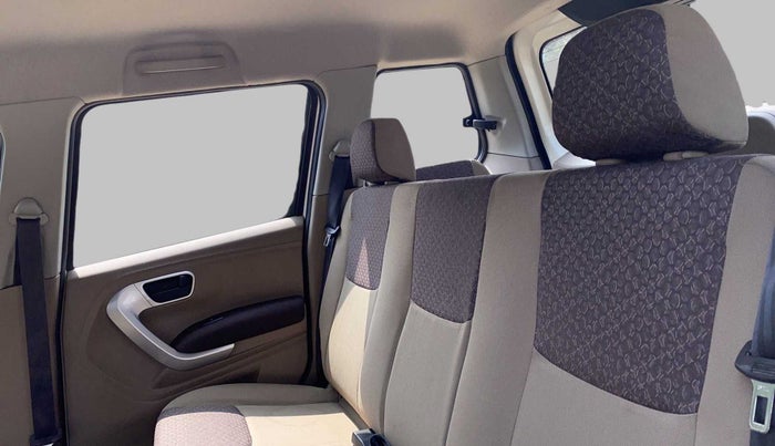 2016 Mahindra TUV300 T8, Diesel, Manual, 59,574 km, Right Side Rear Door Cabin