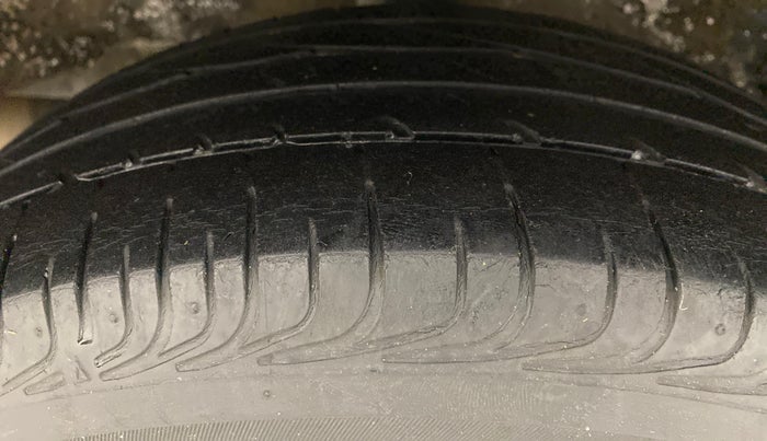 2016 Toyota Etios VX, Petrol, Manual, 47,990 km, Right Rear Tyre Tread