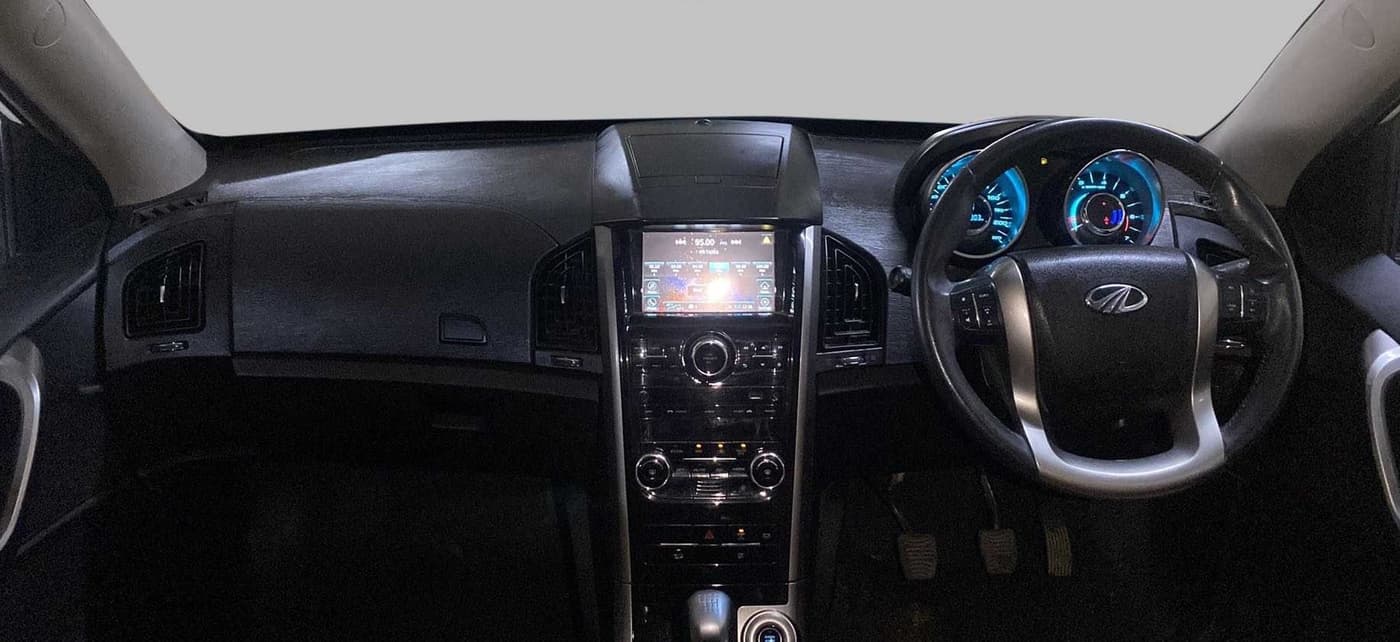 2020 Mahindra XUV500 W9, Diesel, Manual, 98,943 km, Dashboard