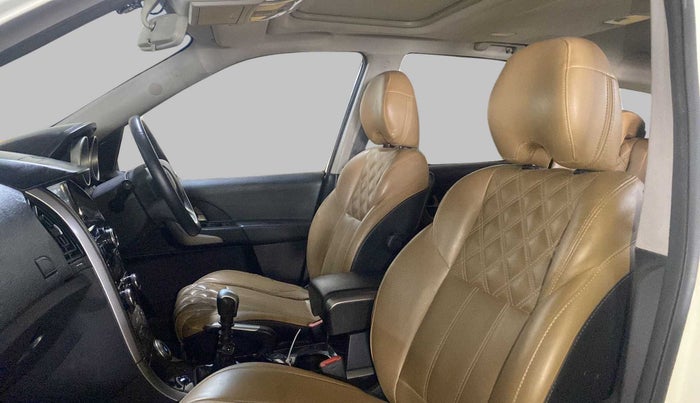2020 Mahindra XUV500 W9, Diesel, Manual, 98,943 km, Right Side Front Door Cabin