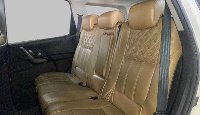 2020 Mahindra XUV500 W9, Diesel, Manual, 98,943 km, Right Side Rear Door Cabin
