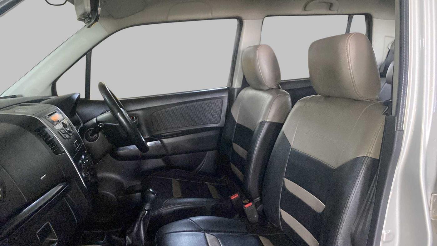 2014 Maruti Wagon R Stingray VXI, Petrol, Manual, 78,326 km, Right Side Front Door Cabin
