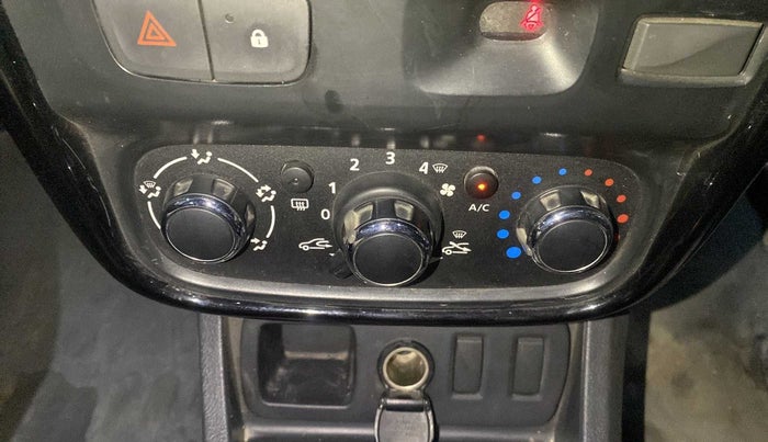 2015 Renault Duster 85 PS RXL, Diesel, Manual, 92,145 km, AC Unit - Directional switch has minor damage