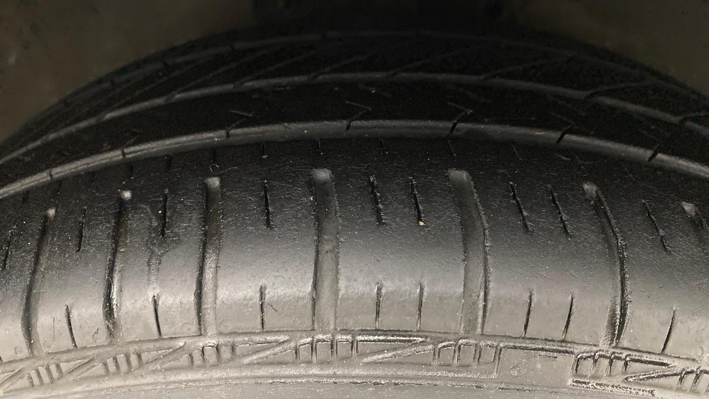 2017 Maruti Celerio VXI AMT (O), Petrol, Automatic, 97,445 km, Right Front Tyre Tread