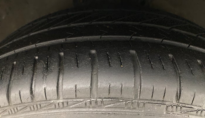 2017 Maruti Celerio VXI AMT (O), Petrol, Automatic, 97,445 km, Right Front Tyre Tread