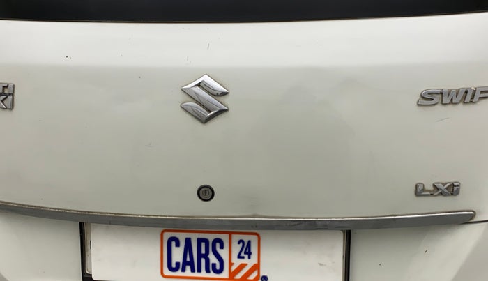 2015 Maruti Swift LXI (O), CNG, Manual, 74,392 km, Dicky (Boot door) - Minor scratches