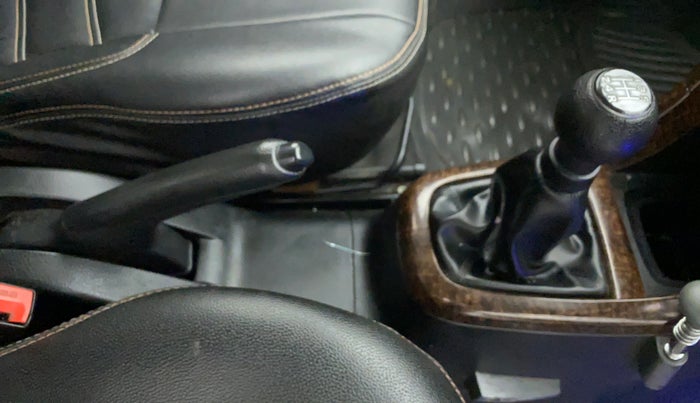 2015 Maruti Swift LXI (O), CNG, Manual, 74,392 km, Gear Lever