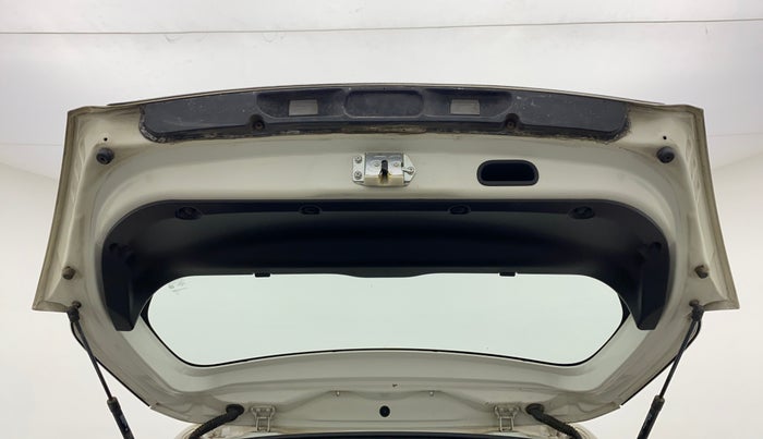 2015 Maruti Swift LXI (O), CNG, Manual, 74,392 km, Boot Door Open