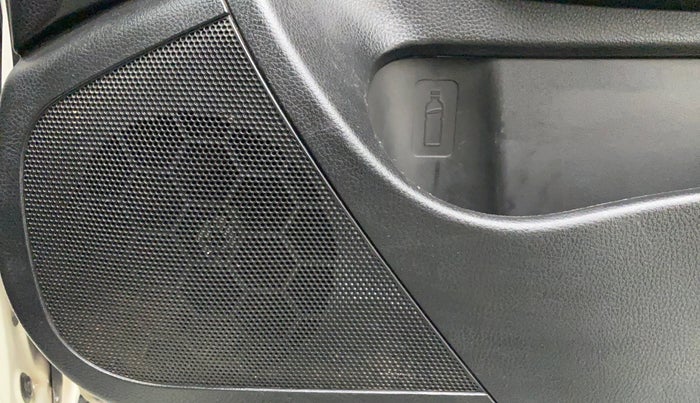 2015 Maruti Swift LXI (O), CNG, Manual, 74,392 km, Speaker