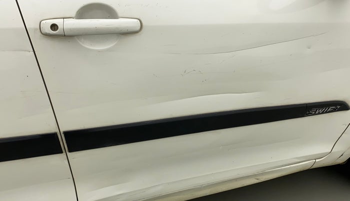 2015 Maruti Swift LXI (O), CNG, Manual, 74,392 km, Driver-side door - Slightly dented
