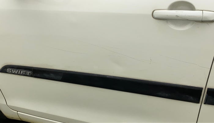 2015 Maruti Swift LXI (O), CNG, Manual, 74,392 km, Front passenger door - Minor scratches
