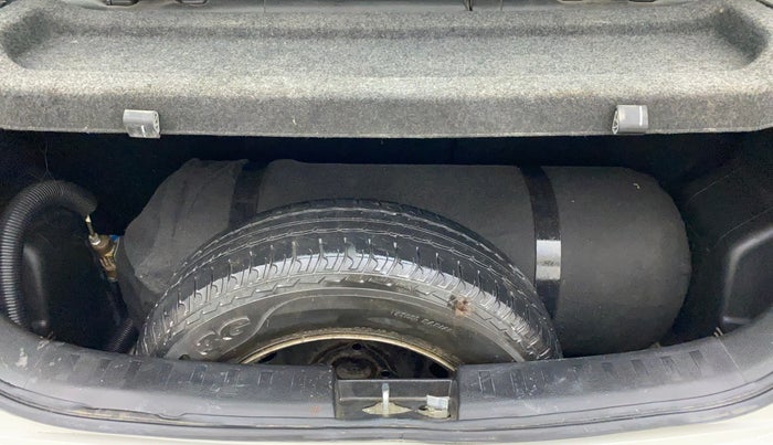 2015 Maruti Swift LXI (O), CNG, Manual, 74,392 km, Boot Inside