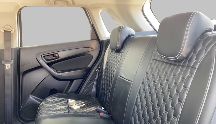 2020 Maruti Vitara Brezza VXI, Petrol, Manual, 8,329 km, Right Side Rear Door Cabin