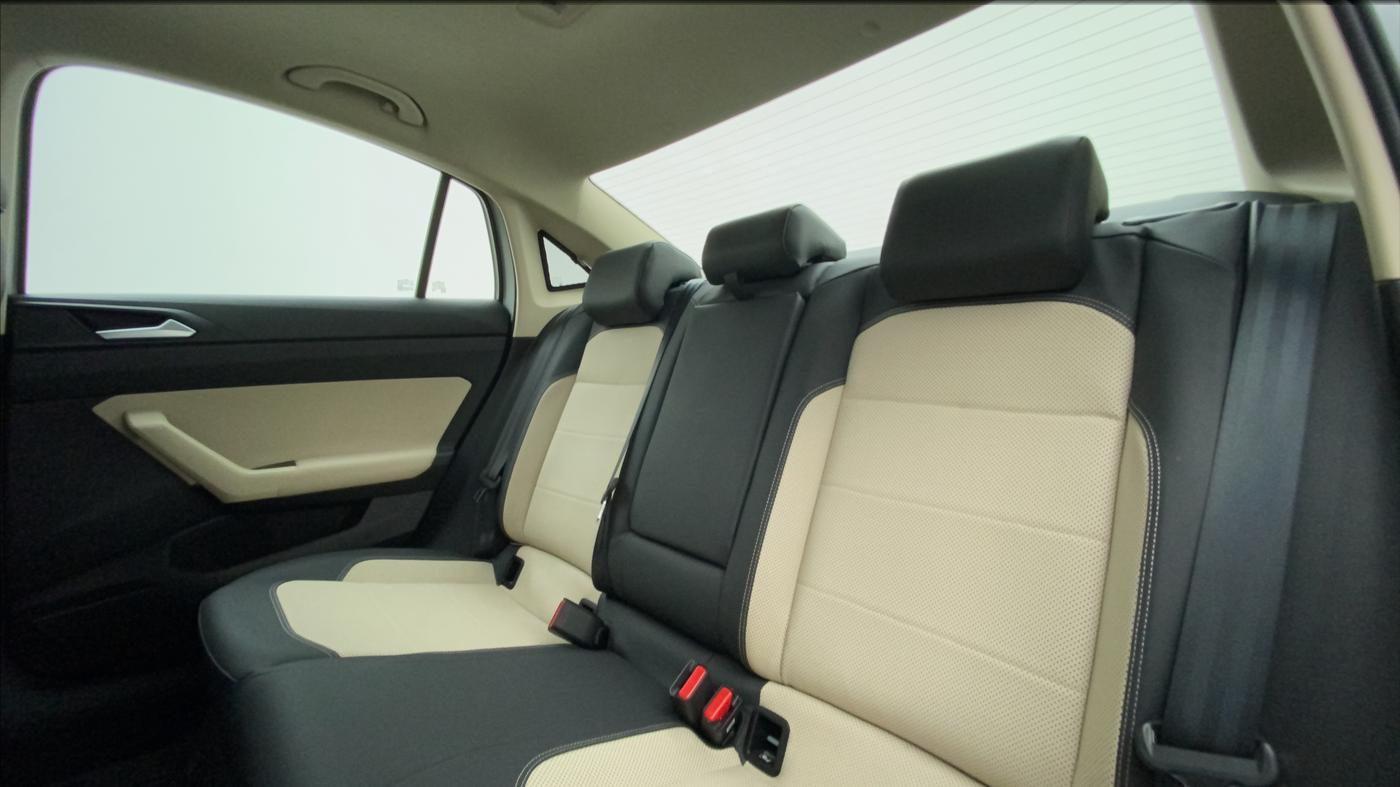 2022 Volkswagen VIRTUS TOPLINE TSI 1.0 MT, Petrol, Manual, 9,232 km, Right Side Rear Door Cabin