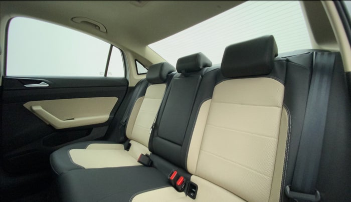 2022 Volkswagen VIRTUS TOPLINE TSI 1.0 MT, Petrol, Manual, 9,232 km, Right Side Rear Door Cabin