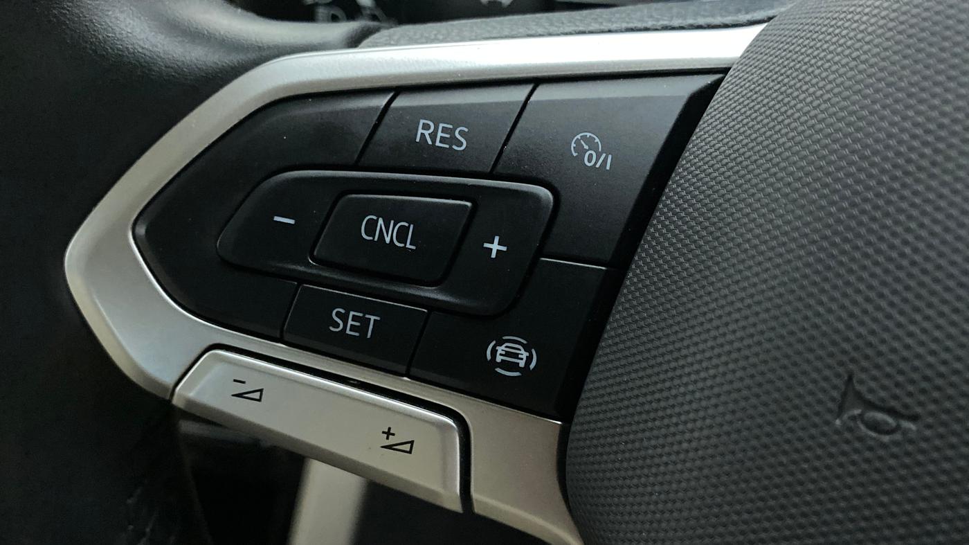 2022 Volkswagen VIRTUS TOPLINE TSI 1.0 MT, Petrol, Manual, 9,232 km, Adaptive Cruise Control