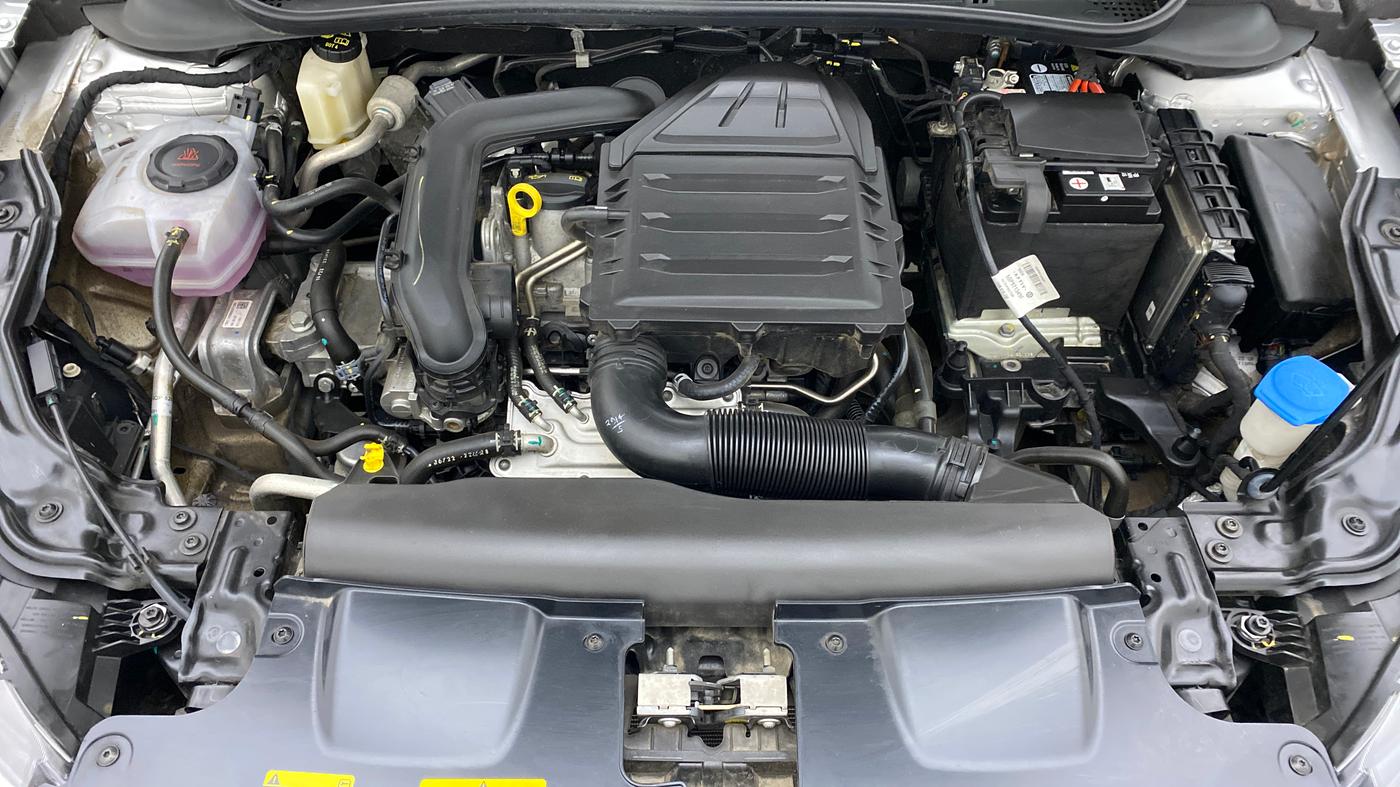 2022 Volkswagen VIRTUS TOPLINE TSI 1.0 MT, Petrol, Manual, 9,232 km, Open Bonet