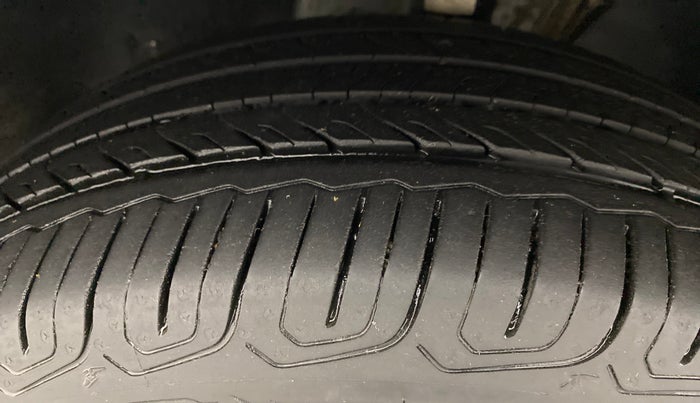 2022 Volkswagen VIRTUS TOPLINE TSI 1.0 MT, Petrol, Manual, 9,232 km, Left Front Tyre Tread