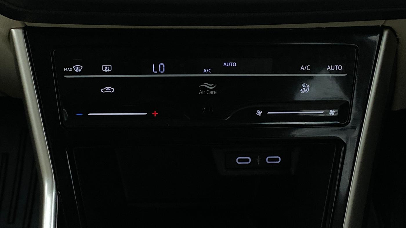 2022 Volkswagen VIRTUS TOPLINE TSI 1.0 MT, Petrol, Manual, 9,232 km, Automatic Climate Control