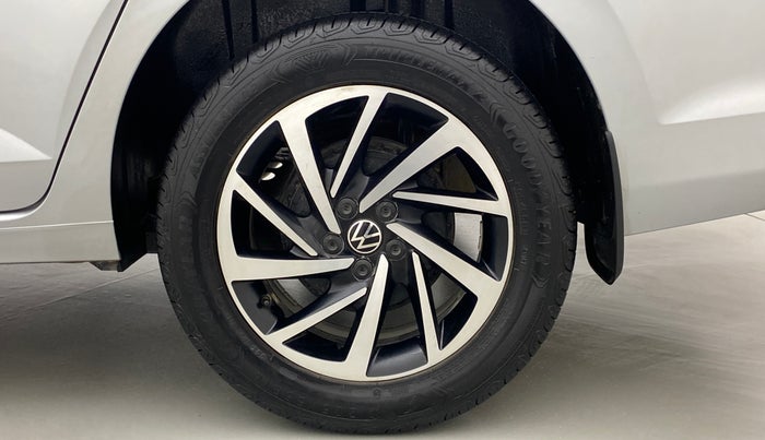 2022 Volkswagen VIRTUS TOPLINE TSI 1.0 MT, Petrol, Manual, 9,232 km, Left Rear Wheel