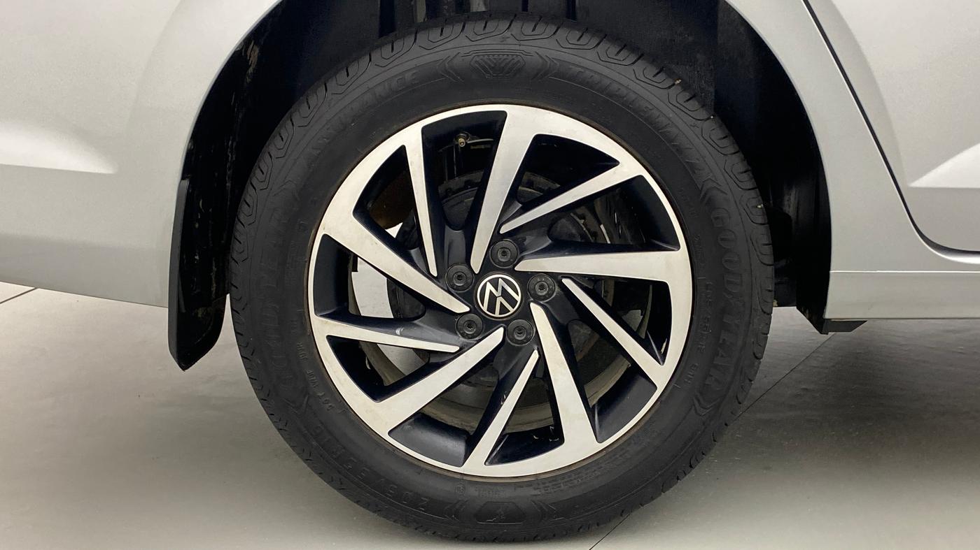 2022 Volkswagen VIRTUS TOPLINE TSI 1.0 MT, Petrol, Manual, 9,232 km, Right Rear Wheel