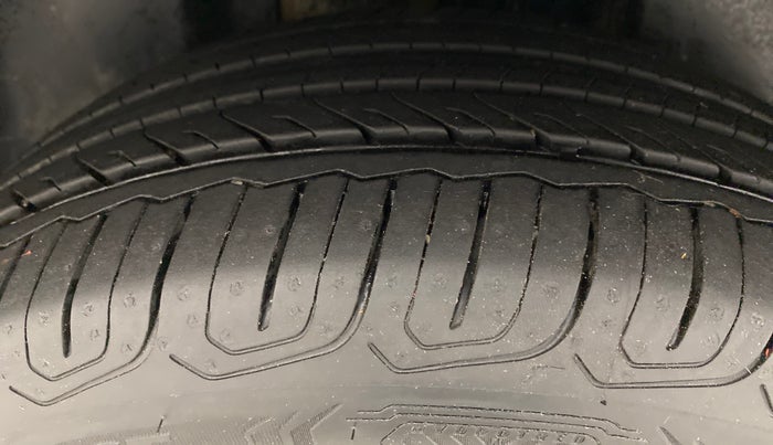2022 Volkswagen VIRTUS TOPLINE TSI 1.0 MT, Petrol, Manual, 9,232 km, Right Rear Tyre Tread