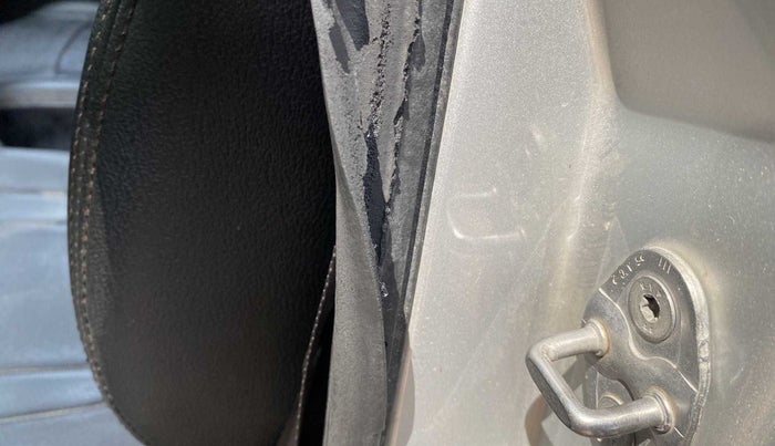 2017 Renault Kwid 1.0 RXT Opt, Petrol, Manual, 85,979 km, Rear left door - Beading has minor damage