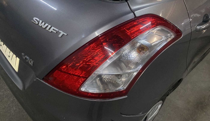 2015 Maruti Swift VXI, Petrol, Manual, 46,436 km, Right tail light - Minor scratches