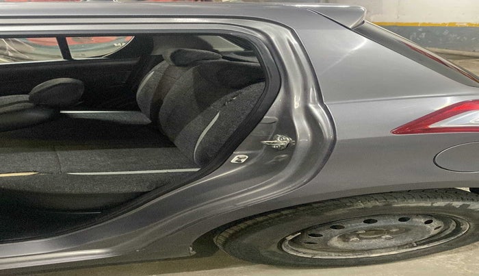 2015 Maruti Swift VXI, Petrol, Manual, 46,436 km, Left C pillar - Minor scratches