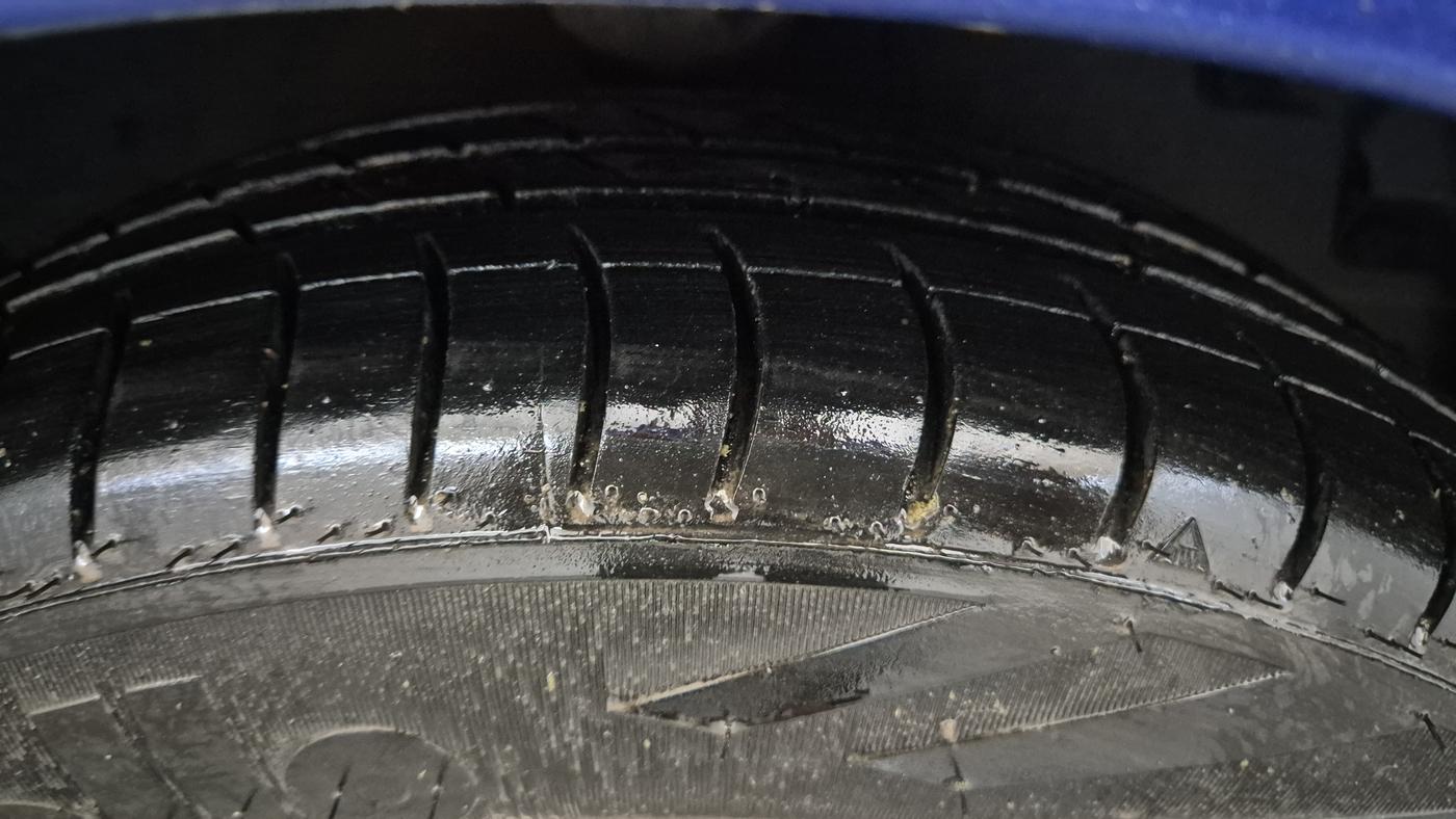 2014 Hyundai Eon MAGNA +, Petrol, Manual, 33,284 km, Right Front Tyre Tread