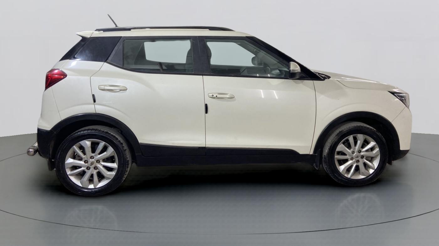 2019 Mahindra XUV300 W8 1.5 DIESEL AMT, Diesel, Automatic, 4,227 km, Right Side View