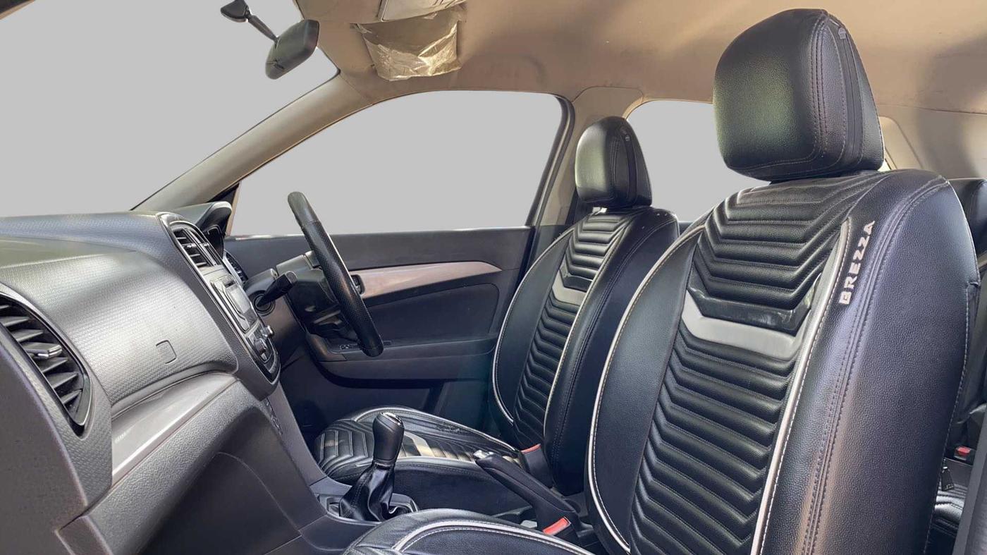2016 Maruti Vitara Brezza ZDI, Diesel, Manual, 96,609 km, Right Side Front Door Cabin