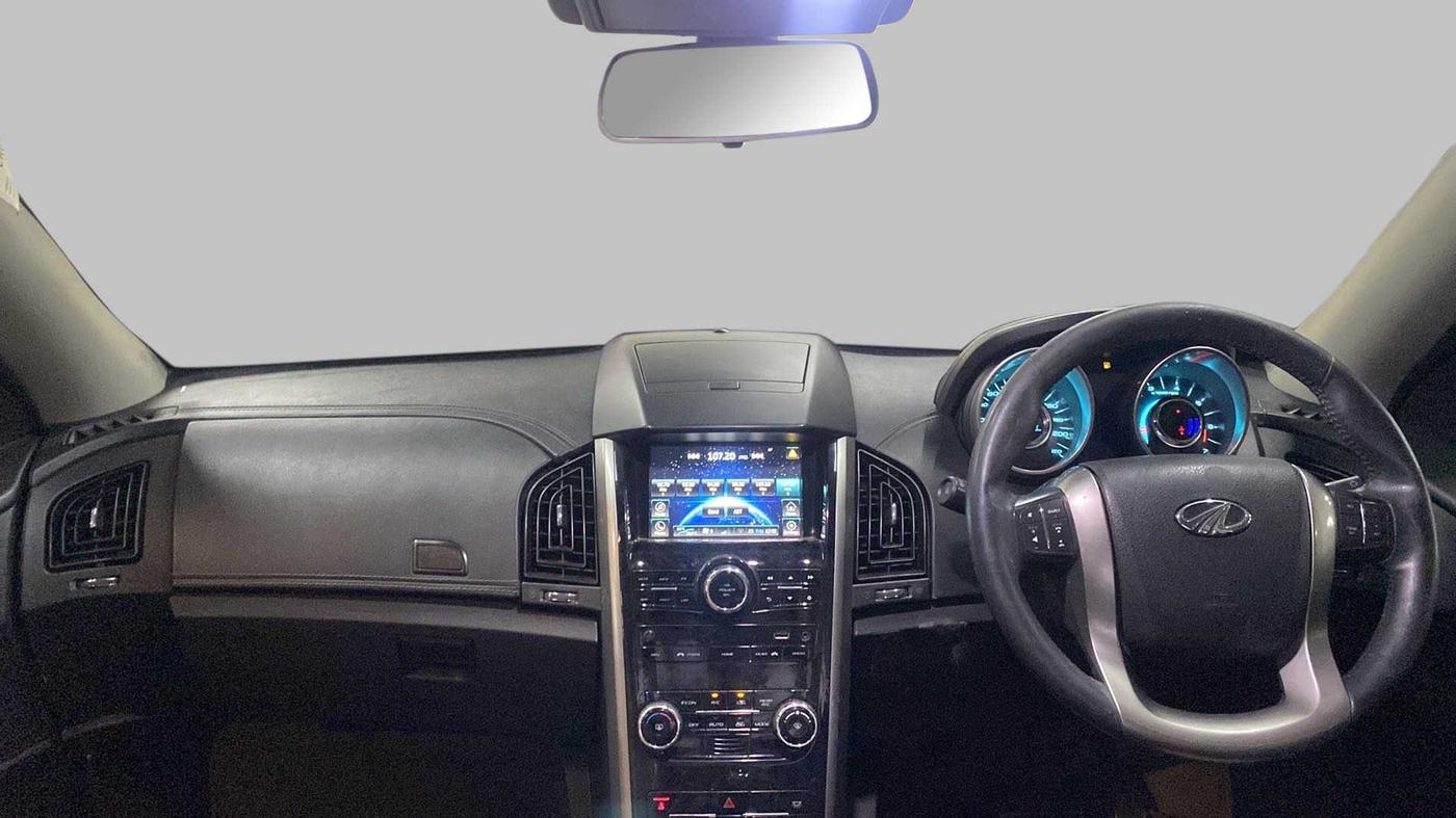 2018 Mahindra XUV500 W11 AT, Diesel, Automatic, 99,255 km, Dashboard