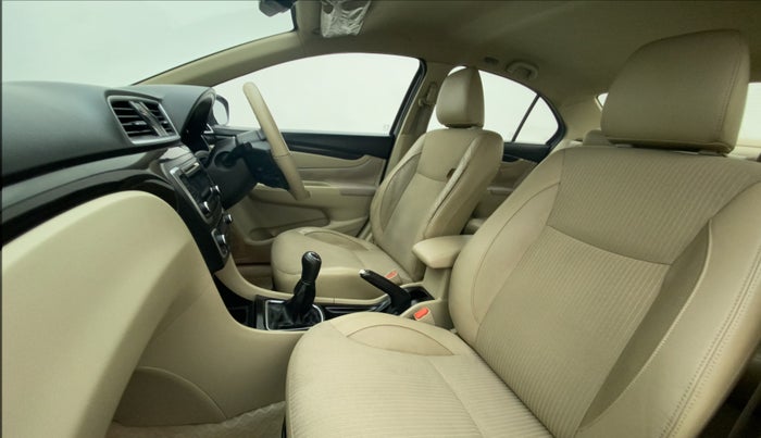 2014 Maruti Ciaz ZXI, Petrol, Manual, 86,216 km, Right Side Front Door Cabin