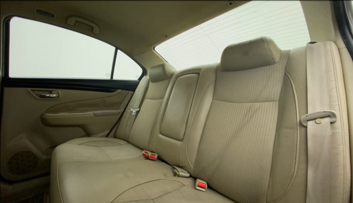 2014 Maruti Ciaz ZXI, Petrol, Manual, 86,216 km, Right Side Rear Door Cabin