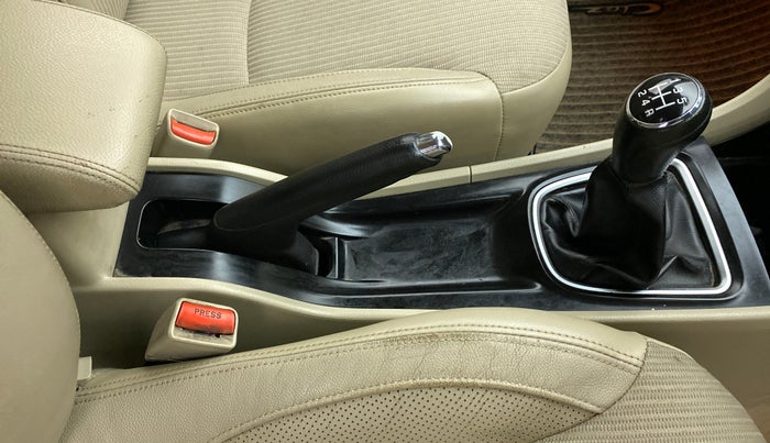 2014 Maruti Ciaz ZXI, Petrol, Manual, 86,216 km, Gear Lever