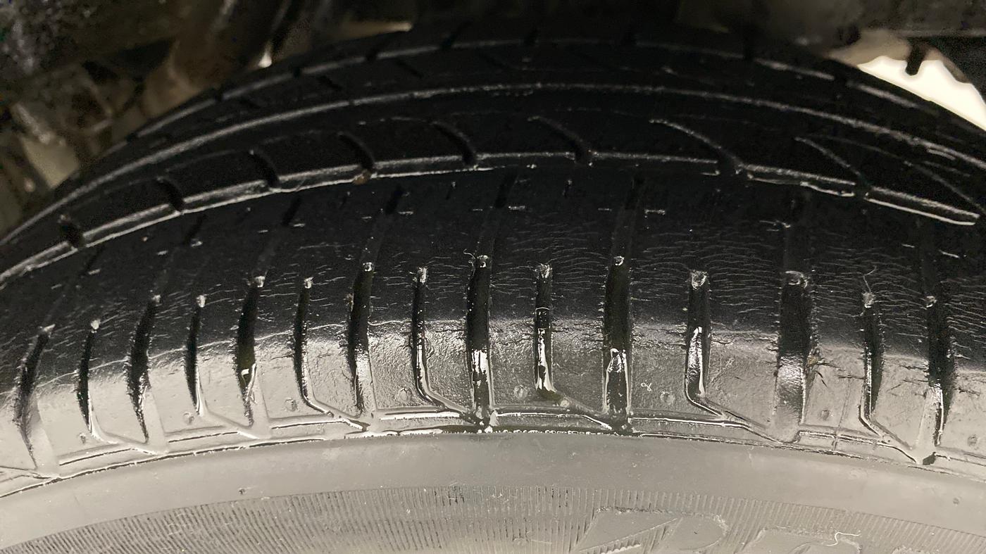 2017 Mahindra Kuv100 K8 6 STR, Petrol, Manual, 25,474 km, Left Rear Tyre Tread