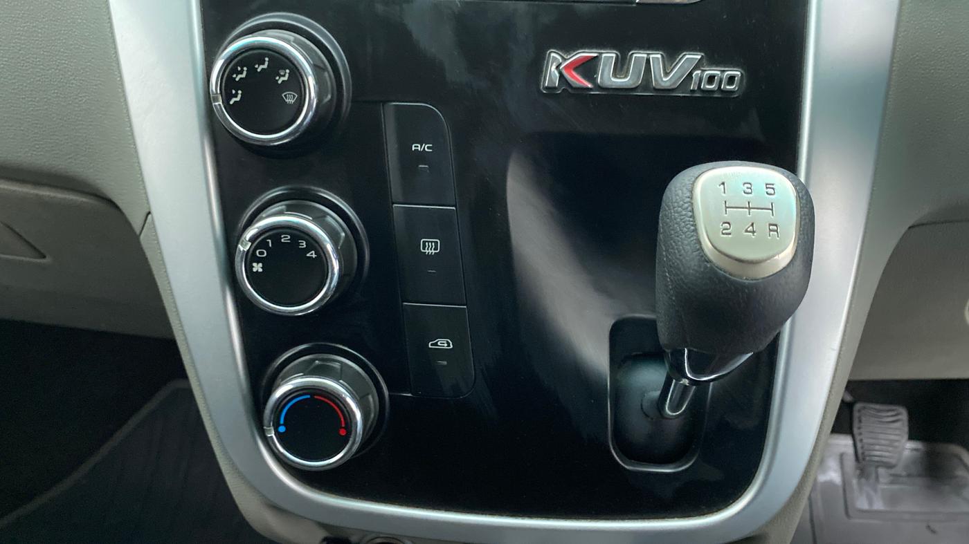 2017 Mahindra Kuv100 K8 6 STR, Petrol, Manual, 25,474 km, Gear Lever