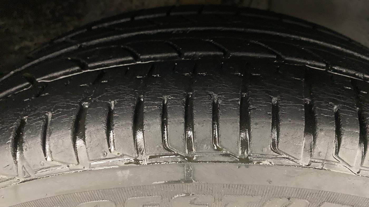 2017 Mahindra Kuv100 K8 6 STR, Petrol, Manual, 25,474 km, Right Front Tyre Tread
