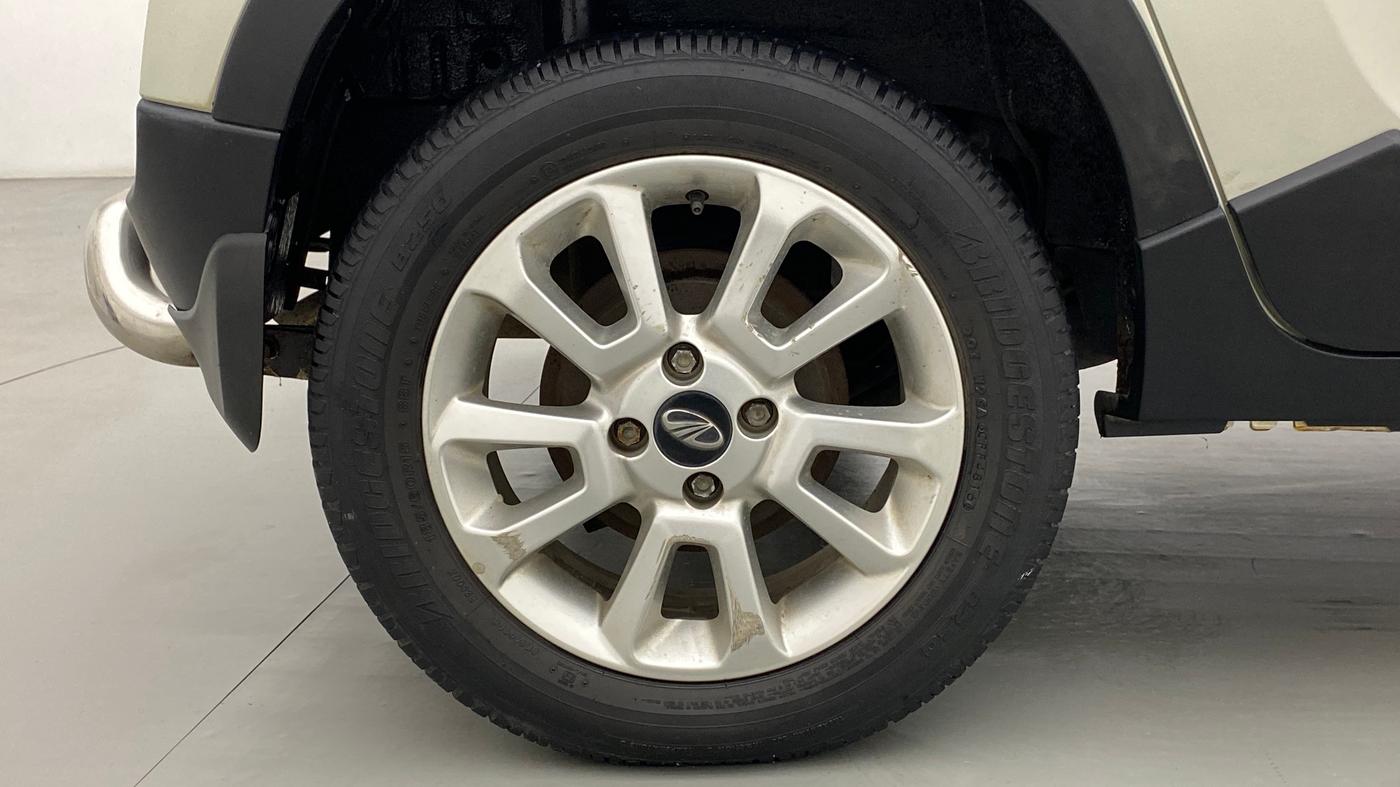 2017 Mahindra Kuv100 K8 6 STR, Petrol, Manual, 25,474 km, Right Rear Wheel