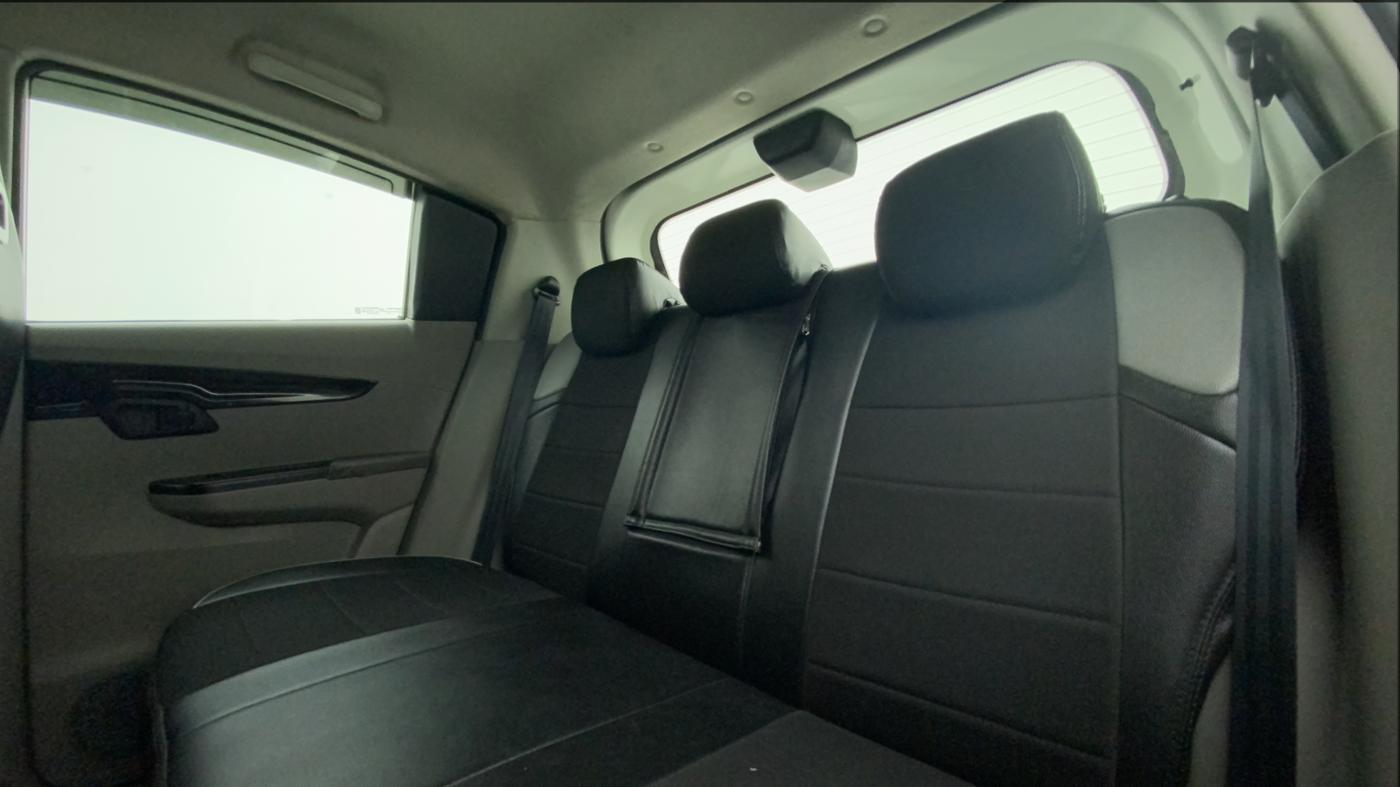 2017 Mahindra Kuv100 K8 6 STR, Petrol, Manual, 25,474 km, Right Side Rear Door Cabin