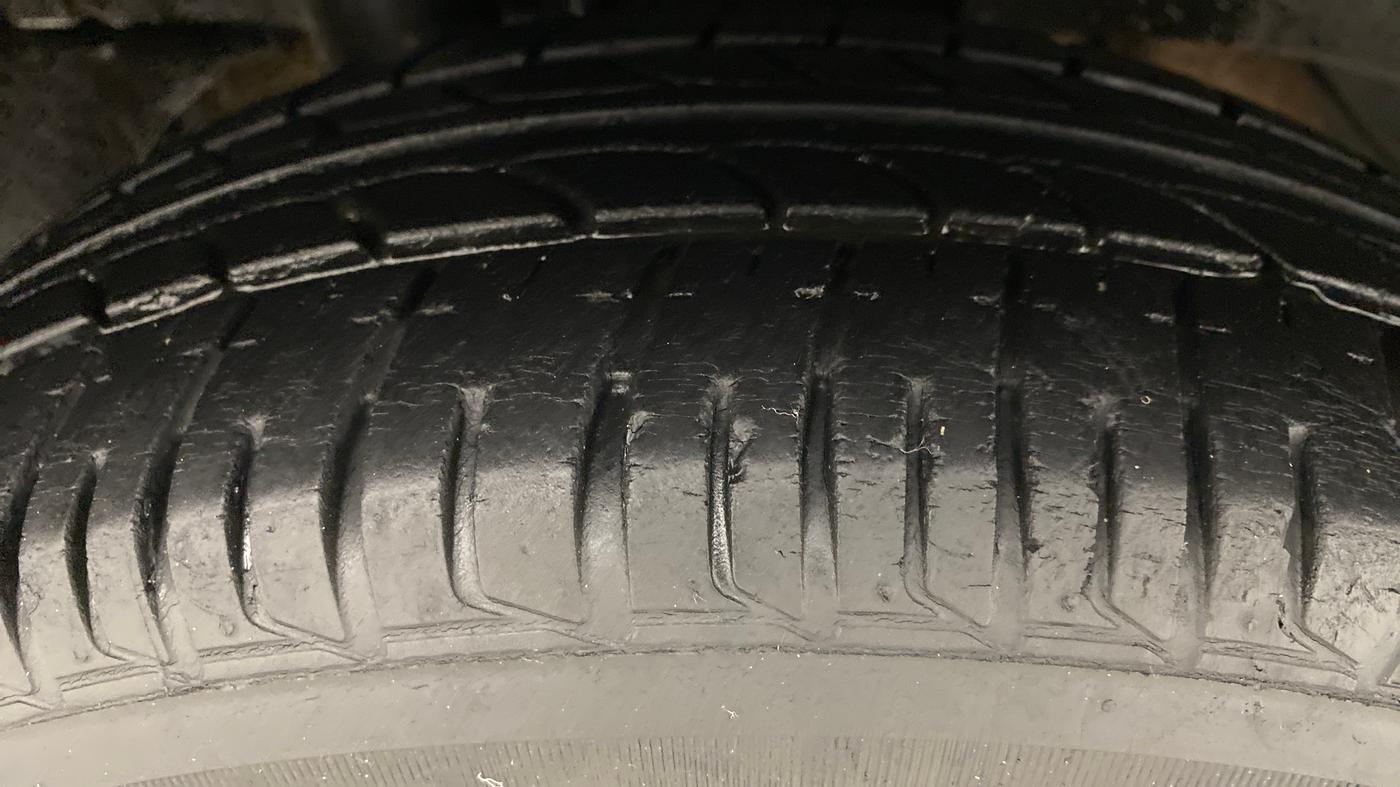 2017 Mahindra Kuv100 K8 6 STR, Petrol, Manual, 25,474 km, Right Rear Tyre Tread