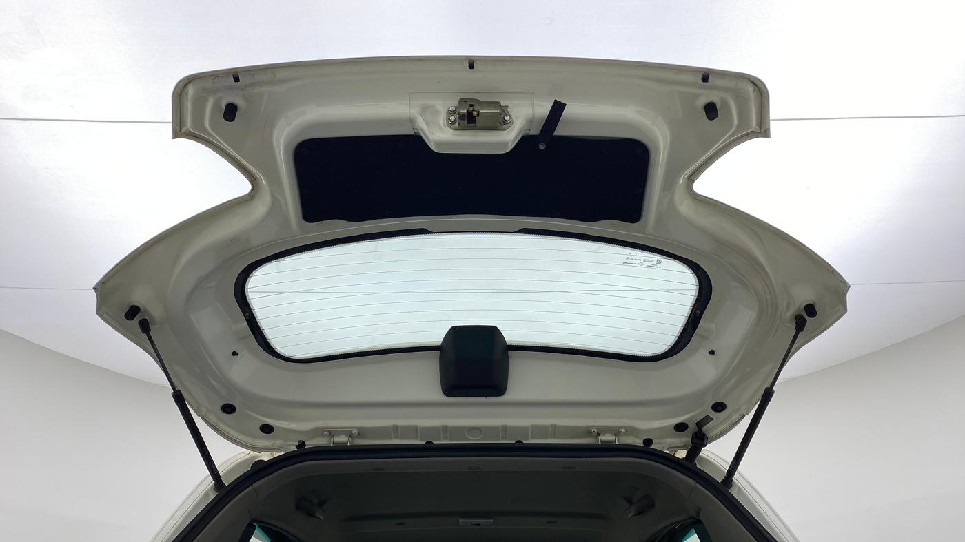 2017 Mahindra Kuv100 K8 6 STR, Petrol, Manual, 25,474 km, Boot Door Open
