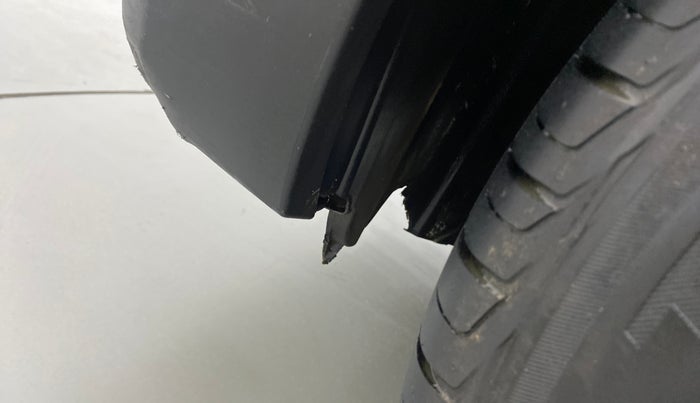 2017 Maruti Vitara Brezza ZDI PLUS DUAL TONE, Diesel, Manual, 46,903 km, Left fender - Lining loose