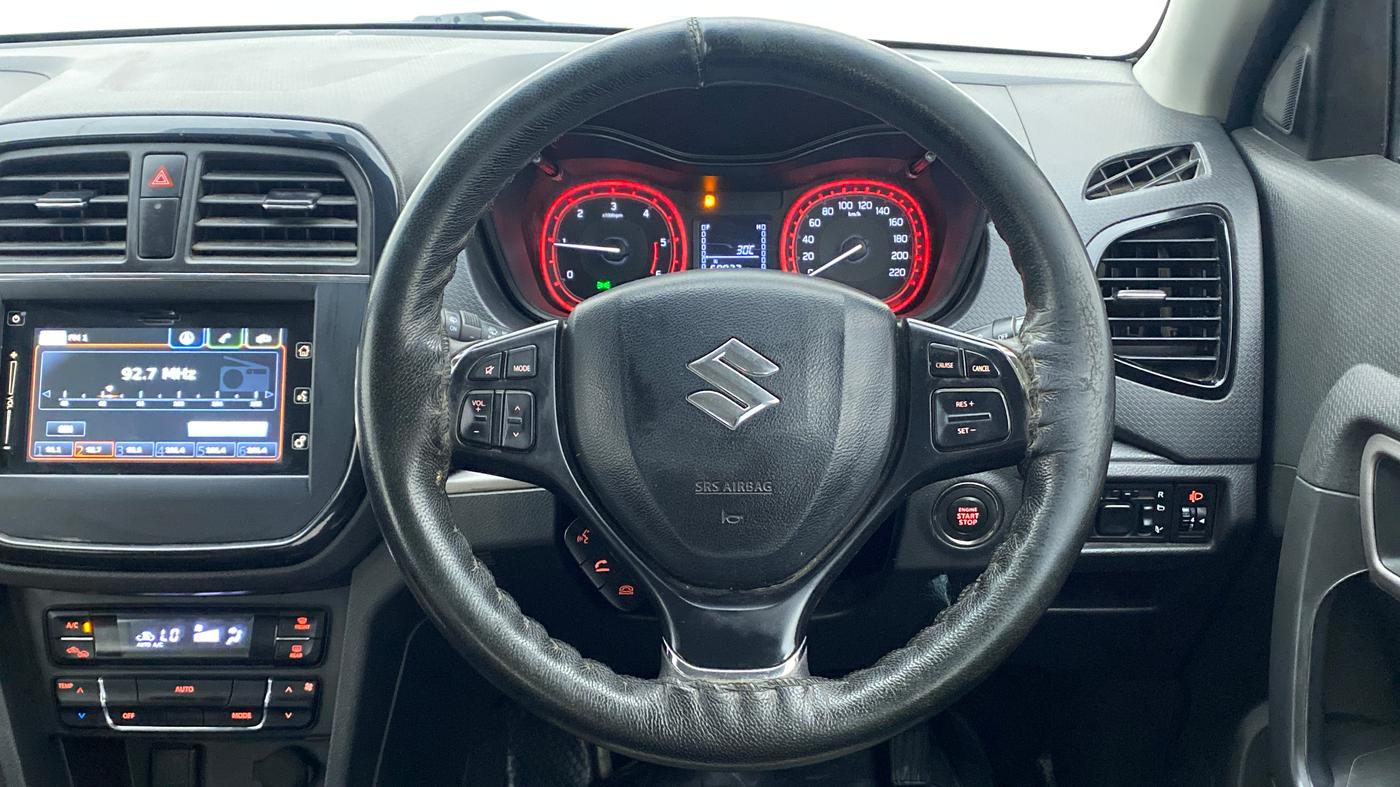 2017 Maruti Vitara Brezza ZDI PLUS DUAL TONE, Diesel, Manual, 46,903 km, Steering Wheel Close Up