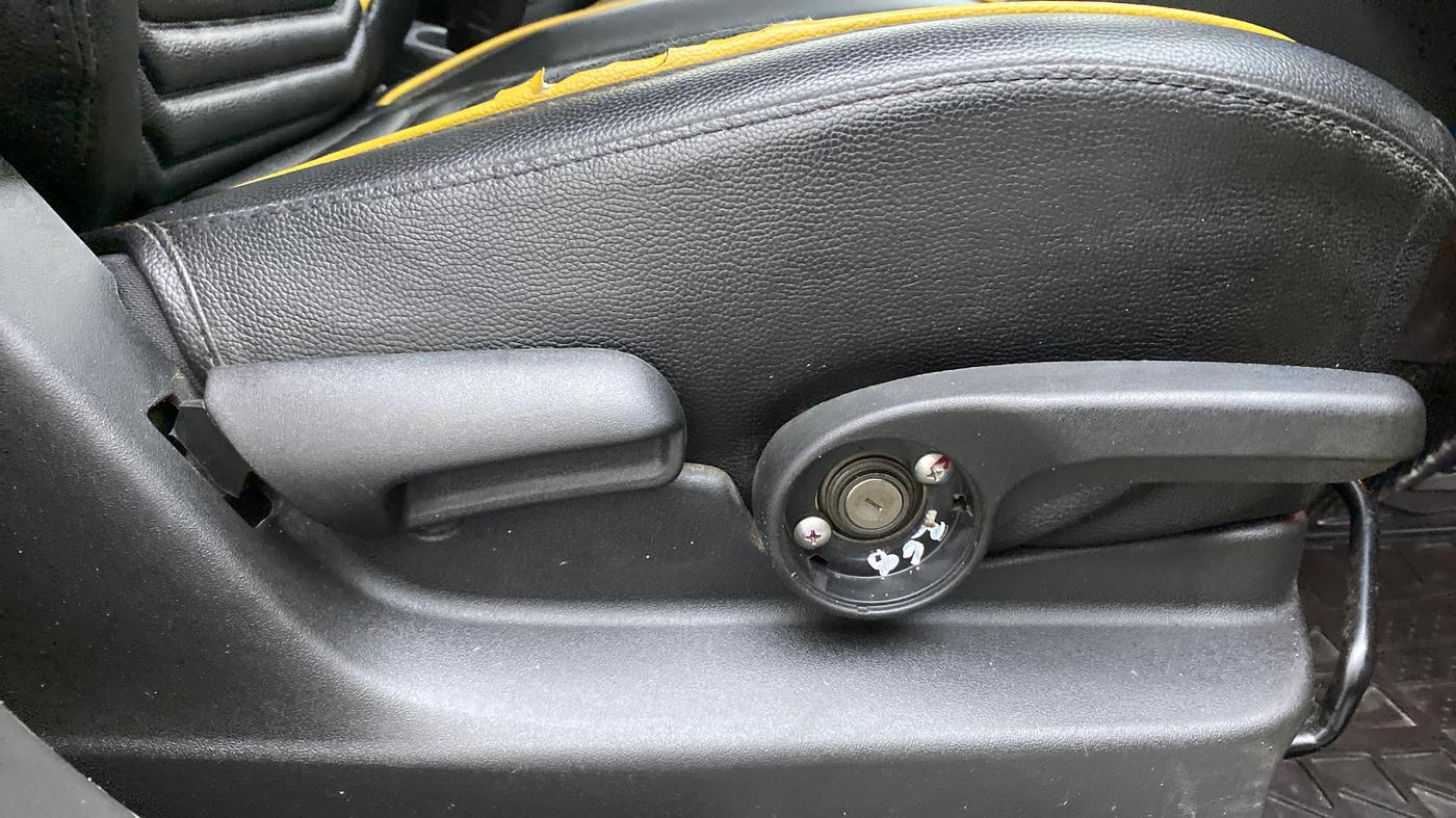 2017 Maruti Vitara Brezza ZDI PLUS DUAL TONE, Diesel, Manual, 46,903 km, Driver Side Adjustment Panel