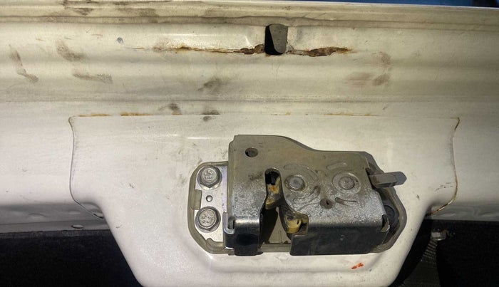 2016 Mahindra Kuv100 K8 D 6 STR, Diesel, Manual, 67,974 km, Dicky (Boot door) - Slightly rusted