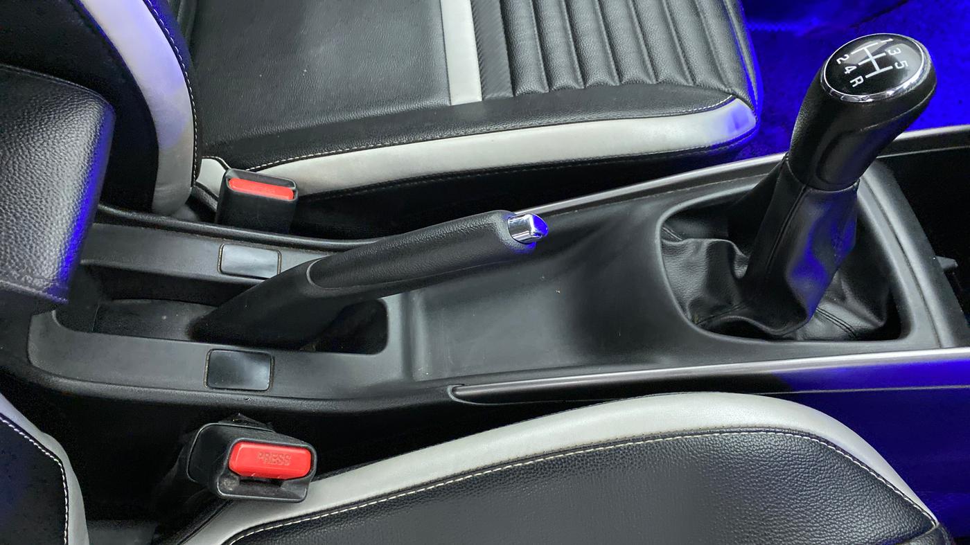 2019 Maruti Baleno ZETA DIESEL 1.3, Diesel, Manual, 85,888 km, Gear Lever