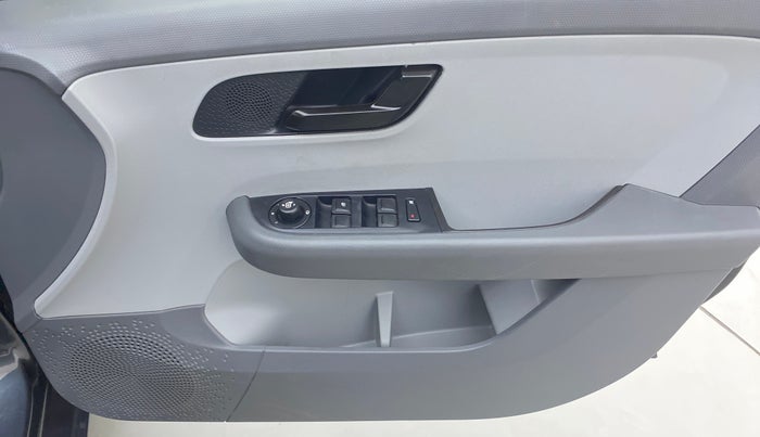 2021 Tata ALTROZ XM PLUS PETROL, Petrol, Manual, 11,953 km, Driver Side Door Panels Control
